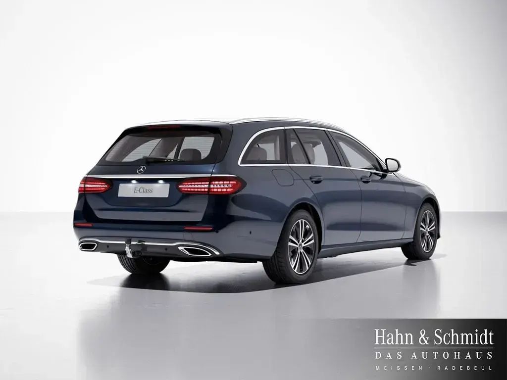 Gebraucht Mercedes E220 194 PS (142 kW) 2021 Cavansitblau Kombi