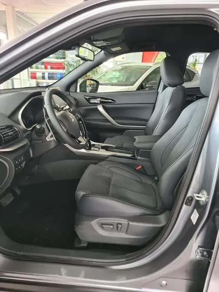 Gebraucht Mitsubishi Eclipse Cross Plus 188 PS (138 kW) 2023 Platinumgrau SUV
