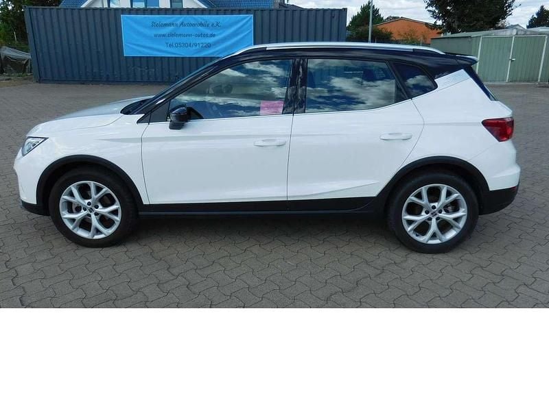 Candyweiss b9aweiß Gebraucht 2023 Seat Arona FR-Line SUV | 18.390 € (Guter Preis) - Bild 1/4
