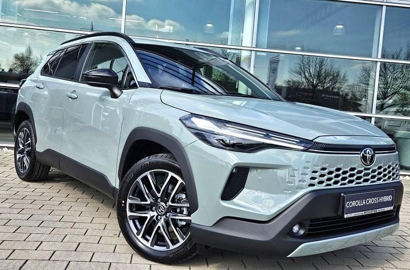 Neu Toyota Corolla Cross 178 PS (130 kW) 2026 Grün SUV
