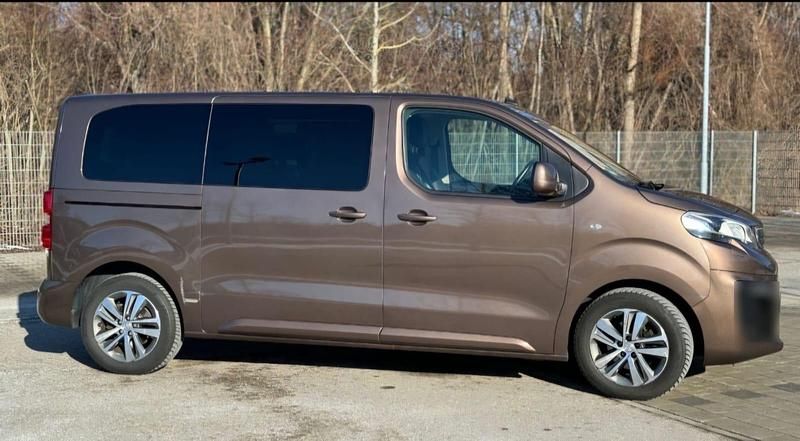 Gebraucht Peugeot Traveller 180 PS (132 kW) 2018 Braun Van / Kleinbus