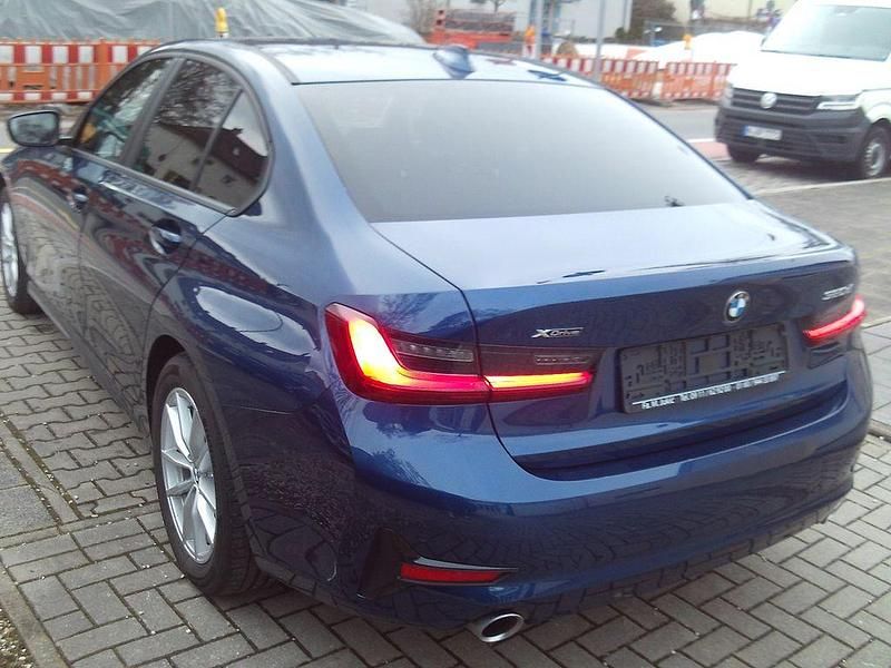 Gebraucht BMW 320 Advantage 190 PS (139 kW) 2021 Blau Limousine