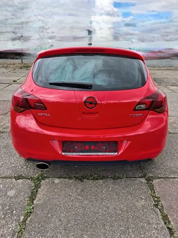 Gebraucht Opel Astra Color Edition 179 PS (131 kW) 2012 Rot Limousine