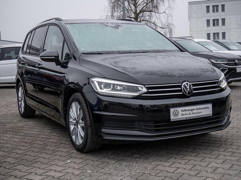 Gebraucht VW Touran Comfortline 150 PS (110 kW) 2025 Grenadillschwarz metallic Van / Kleinbus