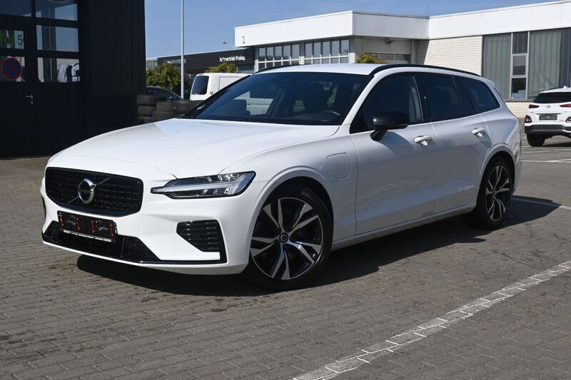 Weiß Gebraucht 2021 Volvo V60 R-Design Kombi | 33.490 € (Teuer) - Bild 1/4