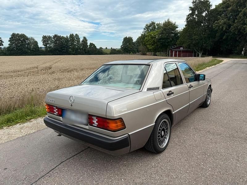 Gebraucht Mercedes 190 118 PS (86 kW) 1990 Beige Limousine