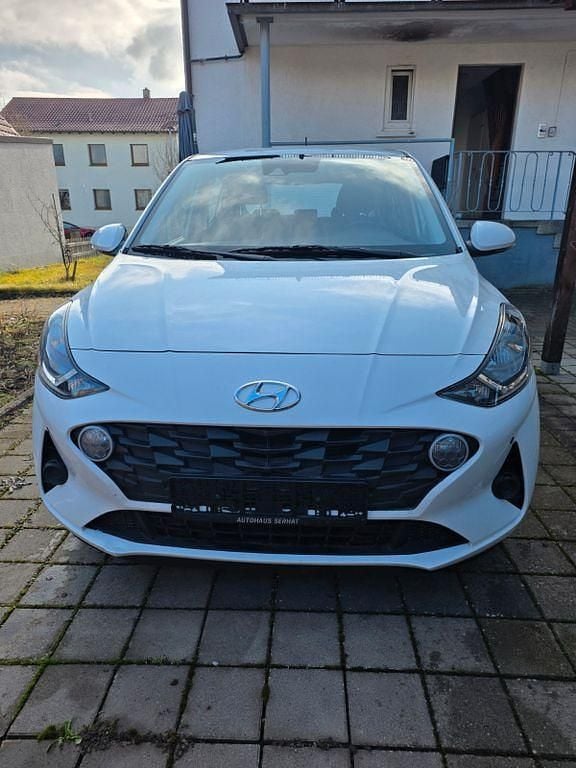 Weiß Gebraucht 2023 Hyundai i10 GO! Kleinwagen | 13.900 € (Guter Preis) - Bild 1/4