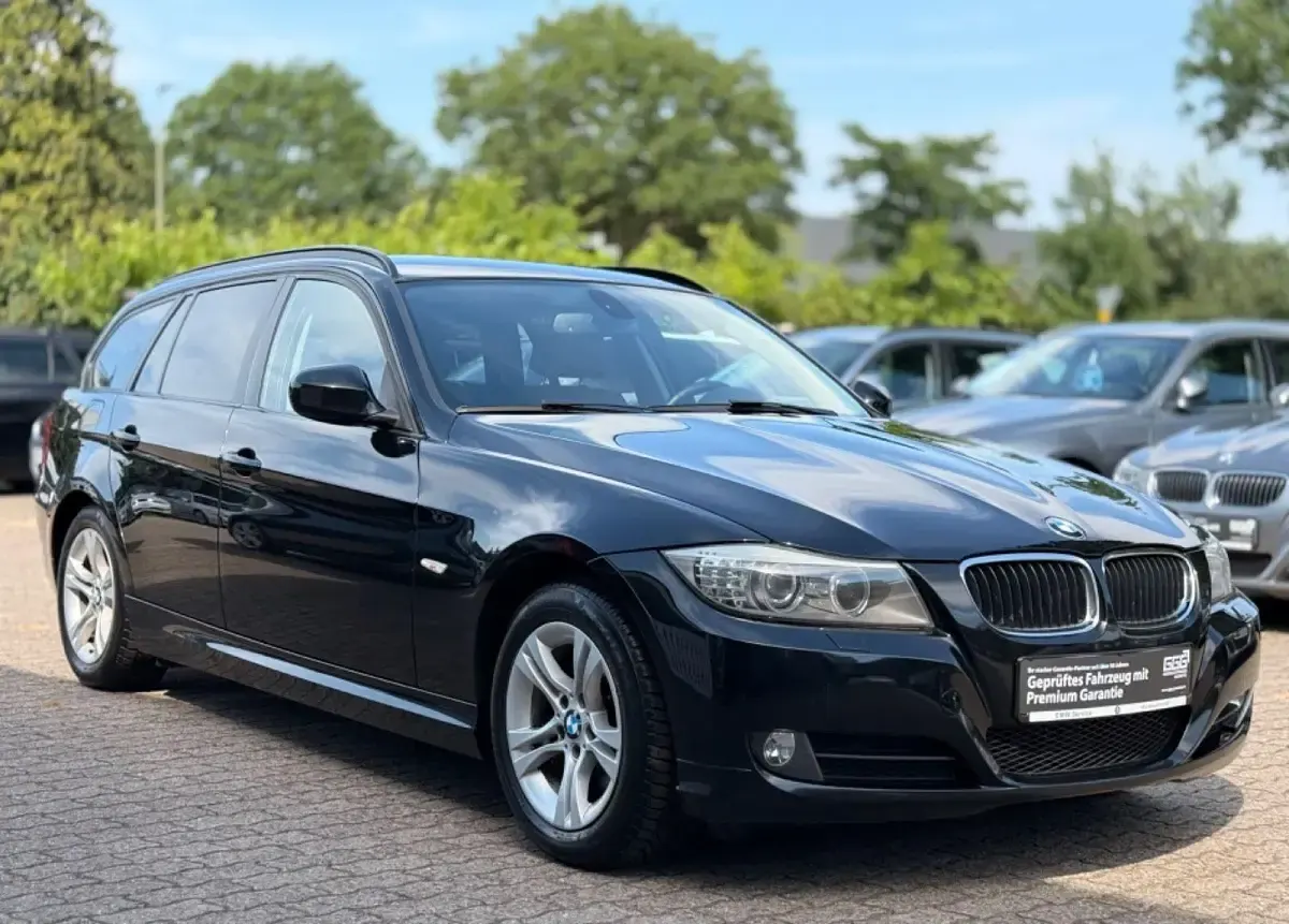 Gebraucht BMW 318 Comfort Edition 143 PS (105 kW) 2012 Schwarz Limousine