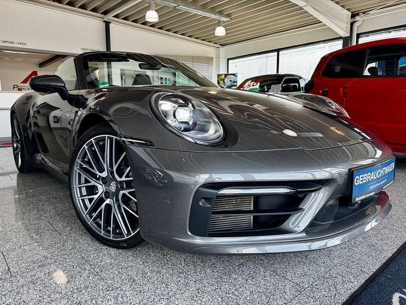 Grau Gebraucht 2022 Porsche 911 Carrera Cabriolet Cabrio | 134.911 € (Teuer) - Bild 1/4