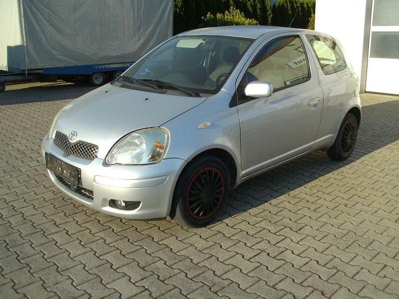 Silber Gebraucht 2005 Toyota Yaris Kleinwagen | 900 € (Guter Preis) - Bild 1/4