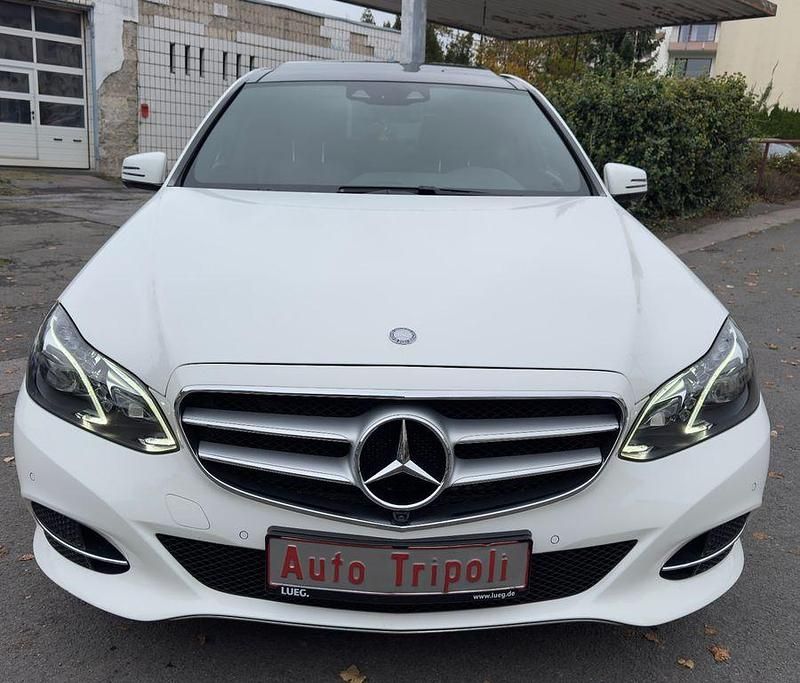Weiß Gebraucht 2015 Mercedes E250 Limousine | 18.990 € (Guter Preis) - Bild 1/4