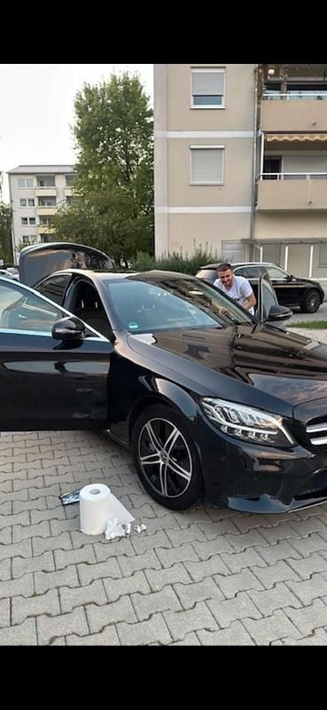 Schwarz Gebraucht 2019 Mercedes C300 Limousine | 26.000 € (Superpreis) - Bild 1/4