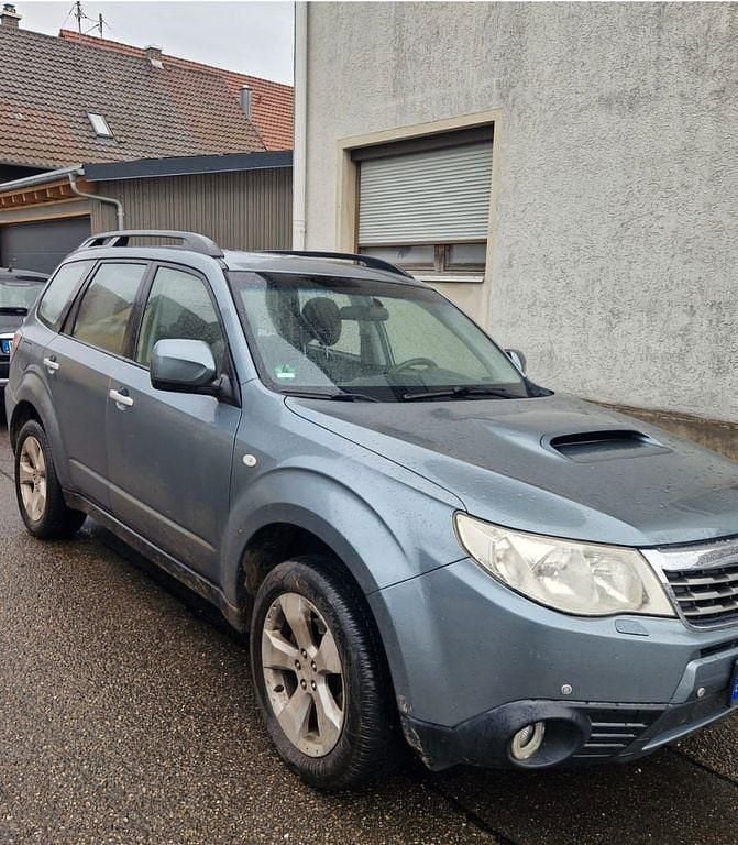 Grau Gebraucht 2010 Subaru Forester SUV | 1.250 € (Superpreis) - Bild 1/4