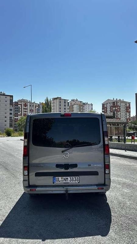 Gebraucht Opel Vivaro 145 PS (106 kW) 2015 Grau Van / Kleinbus