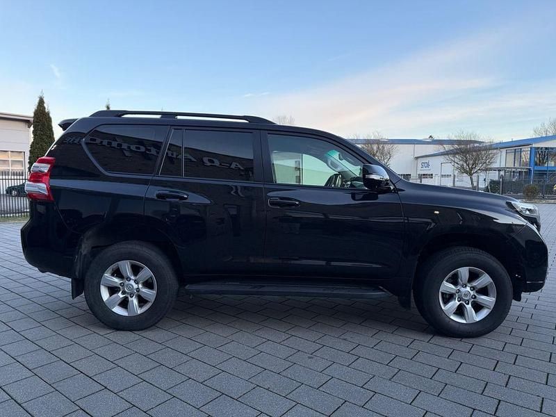 Gebraucht Toyota Land Cruiser Executive 177 PS (130 kW) 2016 Schwarz SUV