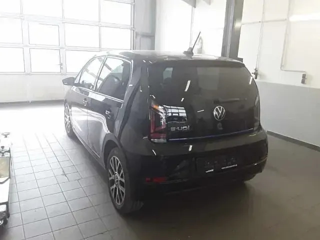 Używany VW e-up! Style 61 kW (83 KM) 2022 Czarny Hatchback
