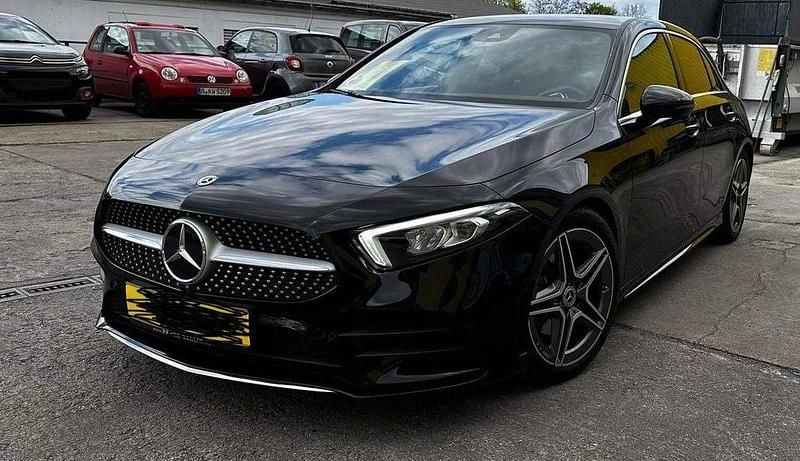 Schwarz Gebraucht 2021 Mercedes 200 Limousine | 26.800 € (Superpreis) - Bild 1/3