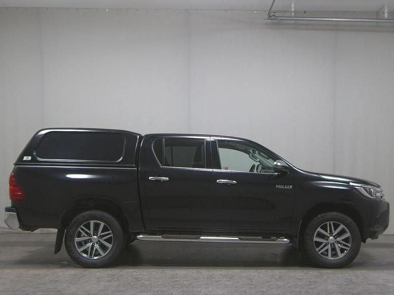 Attitude black metallic Gebraucht 2020 Toyota HiLux Executive Abholung | 32.950 € (Guter Preis) - Bild 1/4