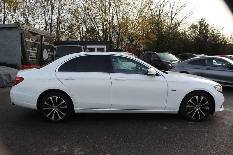 Gebraucht Mercedes E300 194 PS (142 kW) 2019 Weiß Limousine