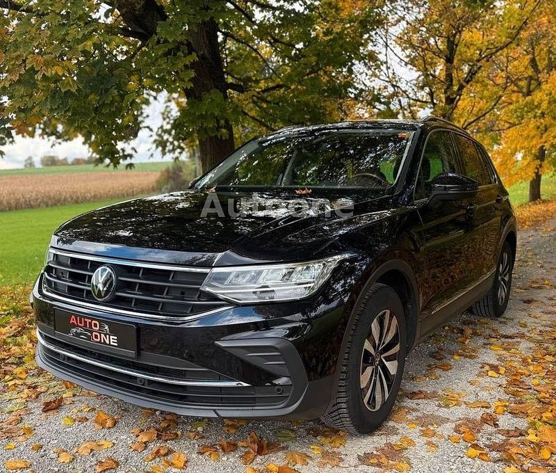 Deep black Gebraucht 2024 VW Tiguan Move SUV | 24.150 € (Superpreis) - Bild 1/4