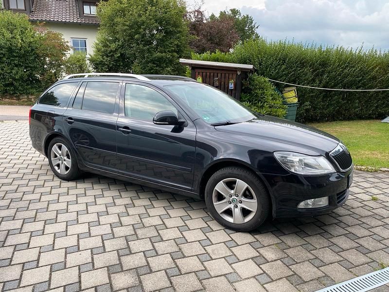 Schwarz Gebraucht 2012 Skoda Octavia Kombi | 4.500 € (Guter Preis) - Bild 1/4