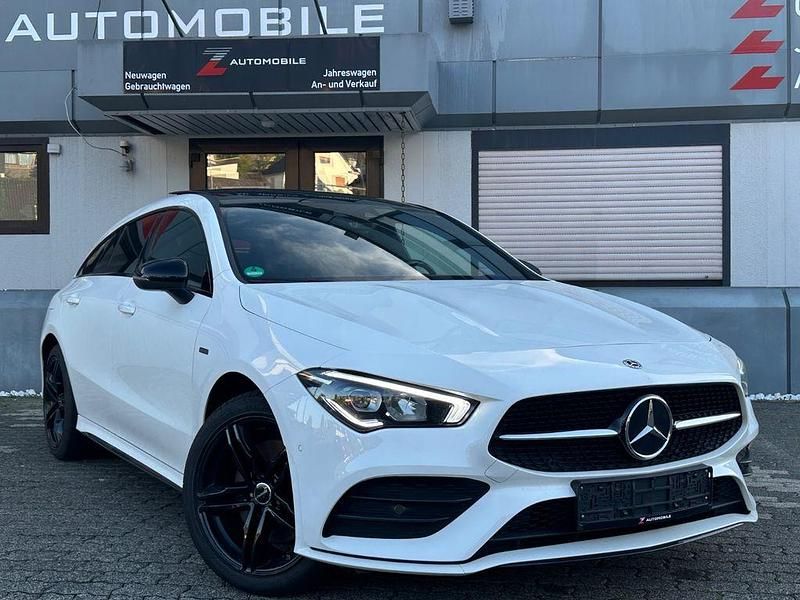 Weiß Gebraucht 2020 Mercedes CLA250e Edition Limousine | 24.490 € (Guter Preis) - Bild 1/4