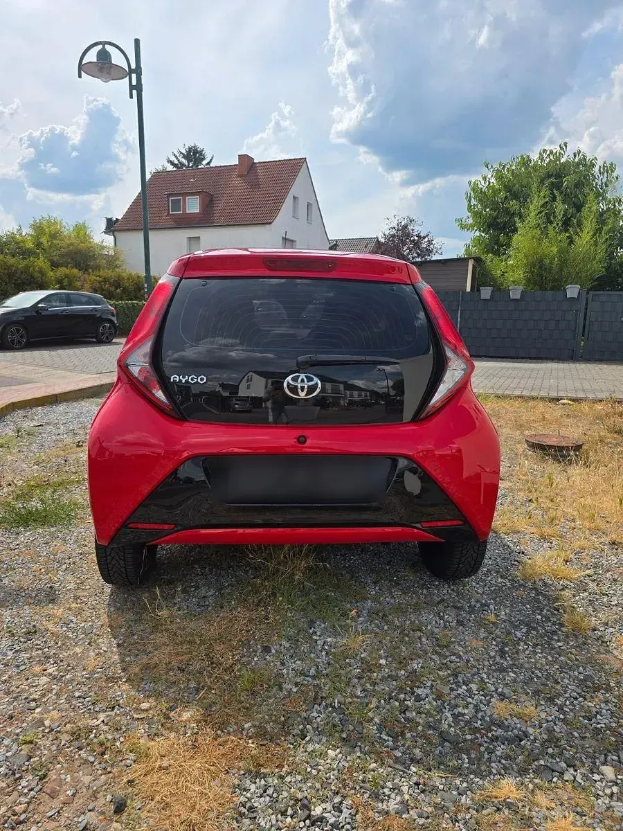 Gebraucht Toyota Aygo x-sky 72 PS (52 kW) 2018 Rot Kleinwagen