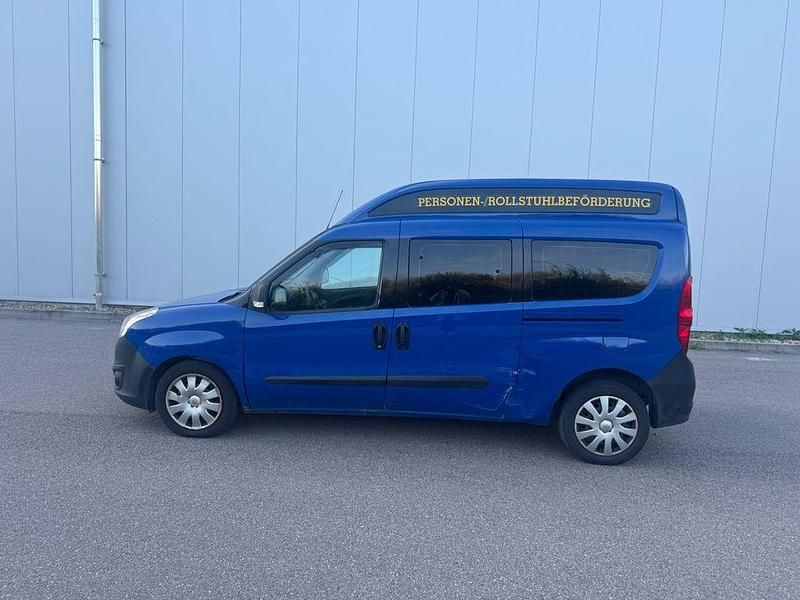 Gebraucht Opel Combo Selection 120 PS (88 kW) 2017 Blau Van / Kleinbus