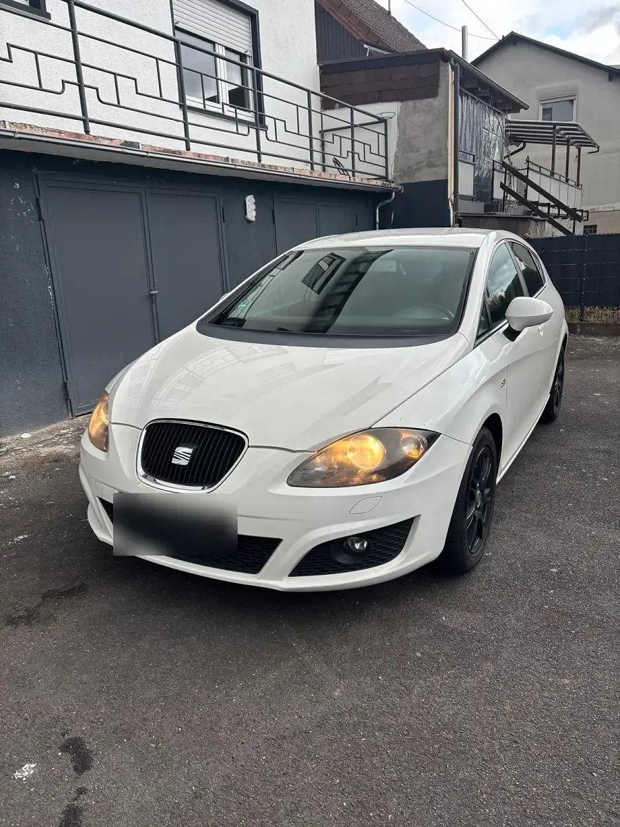 Usata Seat Leon 105 CV (77 kW) 2010 Bianco Utilitaria