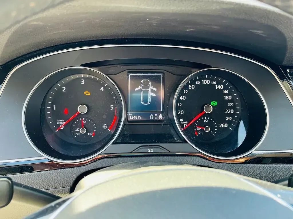 Gebraucht VW Passat Comfortline 190 PS (139 kW) 2018 Blau Kombi