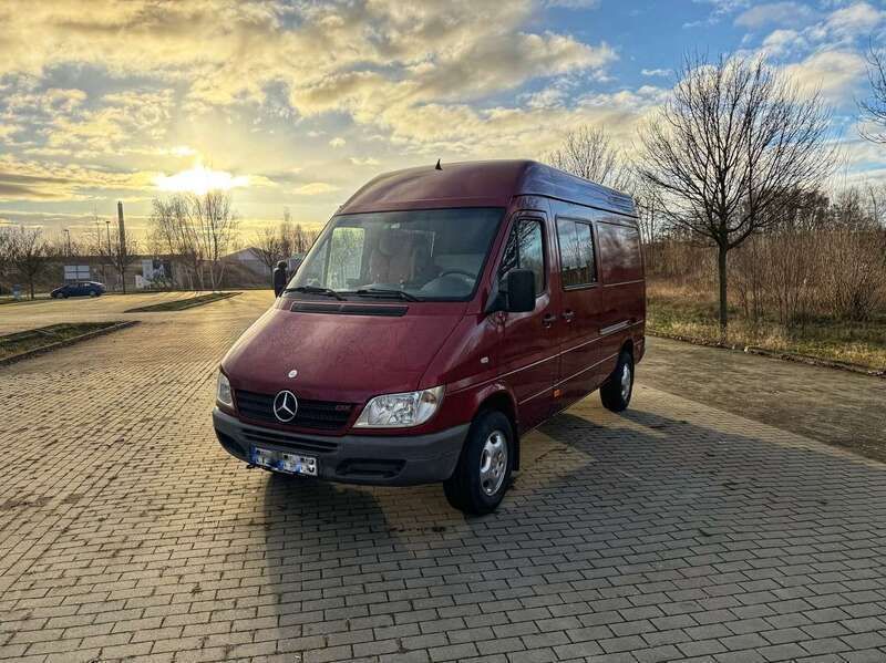 Rot Gebraucht 2005 Mercedes Sprinter Van | 22.999 € - Bild 1/4