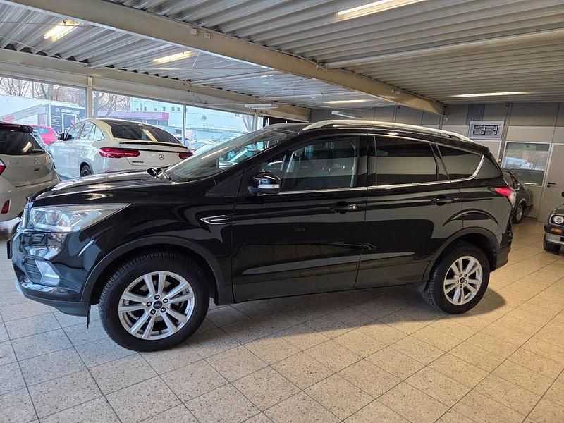 Gebraucht Ford Kuga Cool & Connect 150 PS (110 kW) 2017 Shadow black SUV
