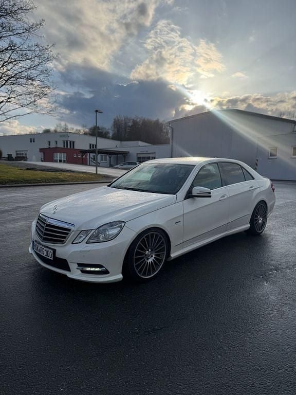 Gebraucht Mercedes E350 AMG 306 PS (225 kW) 2012 Weiß Limousine