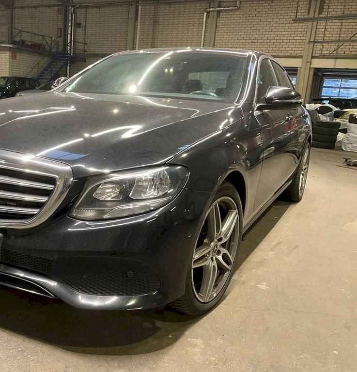 Gebraucht Mercedes E220 194 PS (142 kW) 2017 Schwarz Limousine
