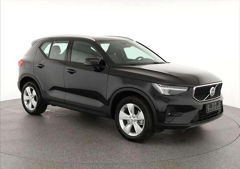 Onyx black metallic Neu 2025 Volvo XC40 Core SUV | 37.545 € (Superpreis) - Bild 1/4
