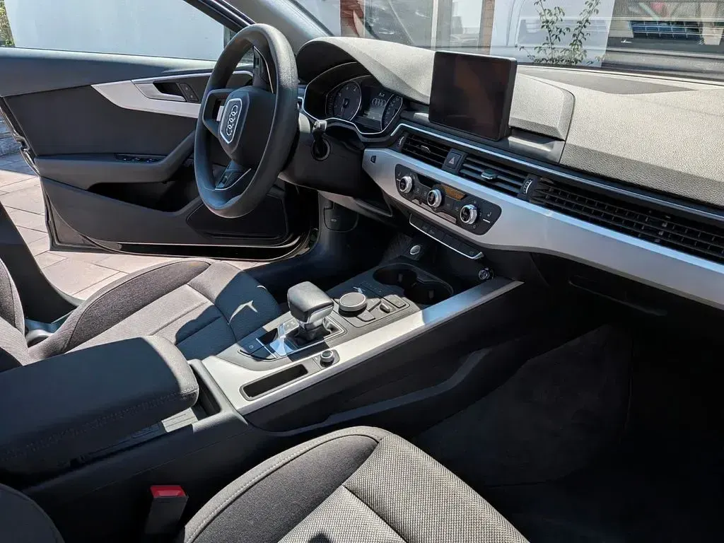 Gebraucht Audi A4 150 PS (110 kW) 2019 Schwarz Kombi