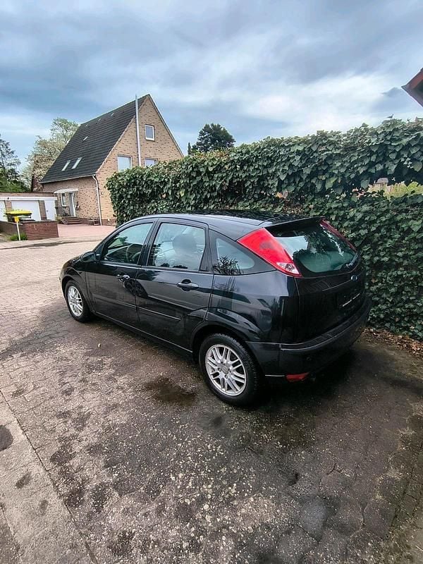 Second-hand Ford Focus 101 CP (74 kW) 2003 Negru Berlinǎ