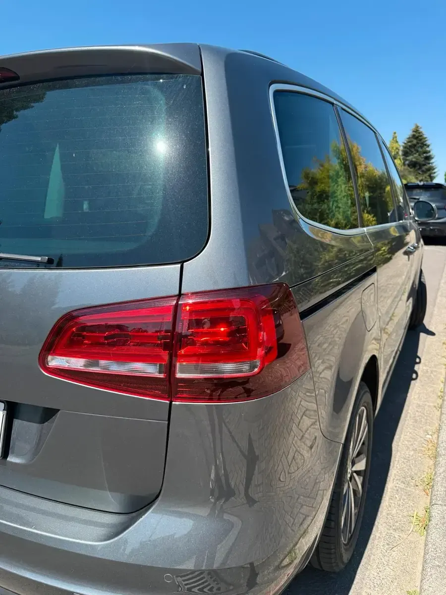 Gebraucht VW Sharan Comfortline 150 PS (110 kW) 2021 Grau Van / Kleinbus