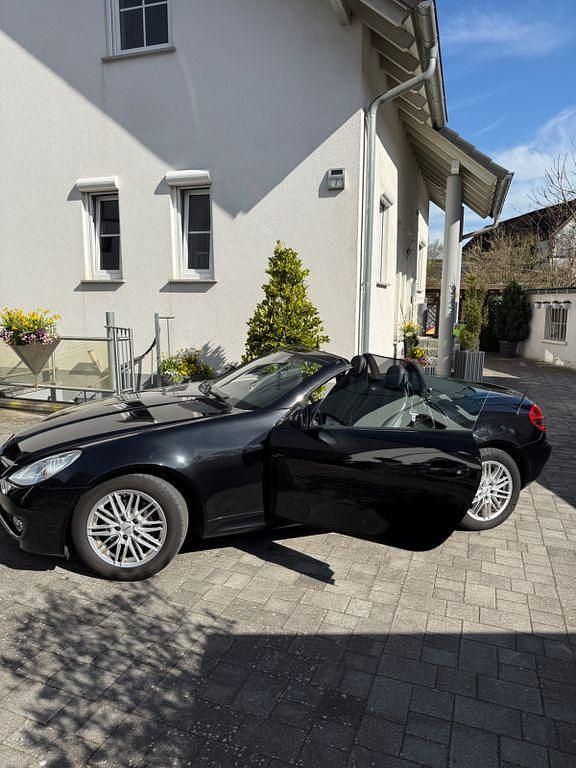 Second-hand Mercedes SLK200 184 CP (135 kW) 2010 Negru Cabrio