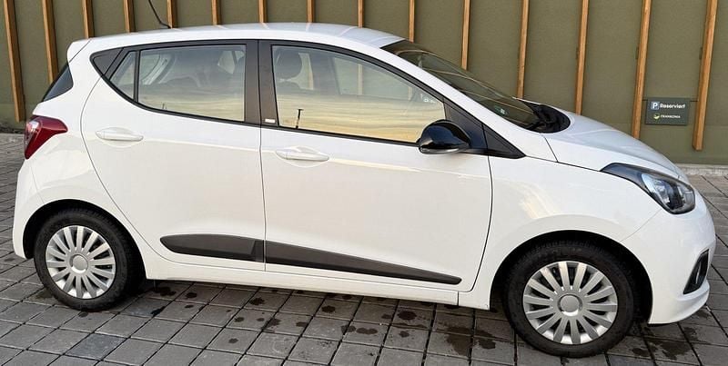 Gebraucht Hyundai i10 Edition 67 PS (49 kW) 2014 Weiß Kleinwagen