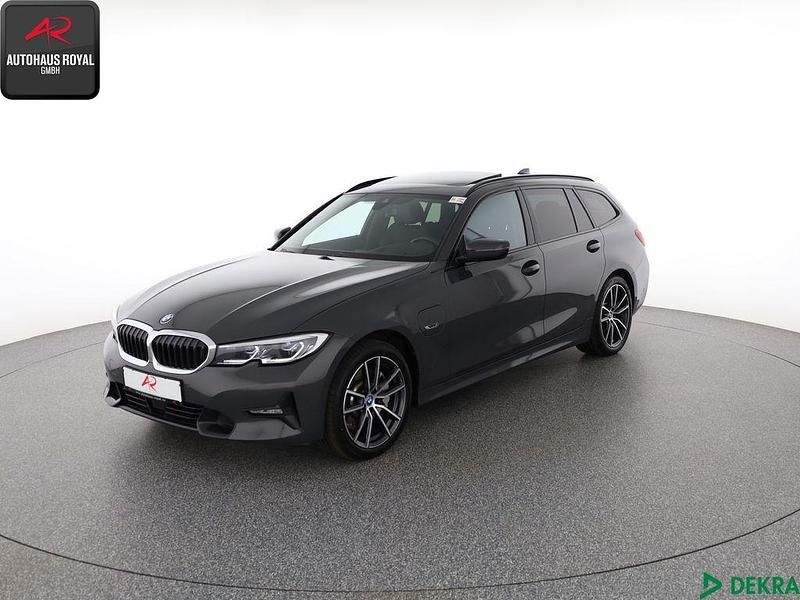 Grau Gebraucht 2022 BMW 330e M Sport Limousine | 28.880 € (Superpreis) - Bild 1/4