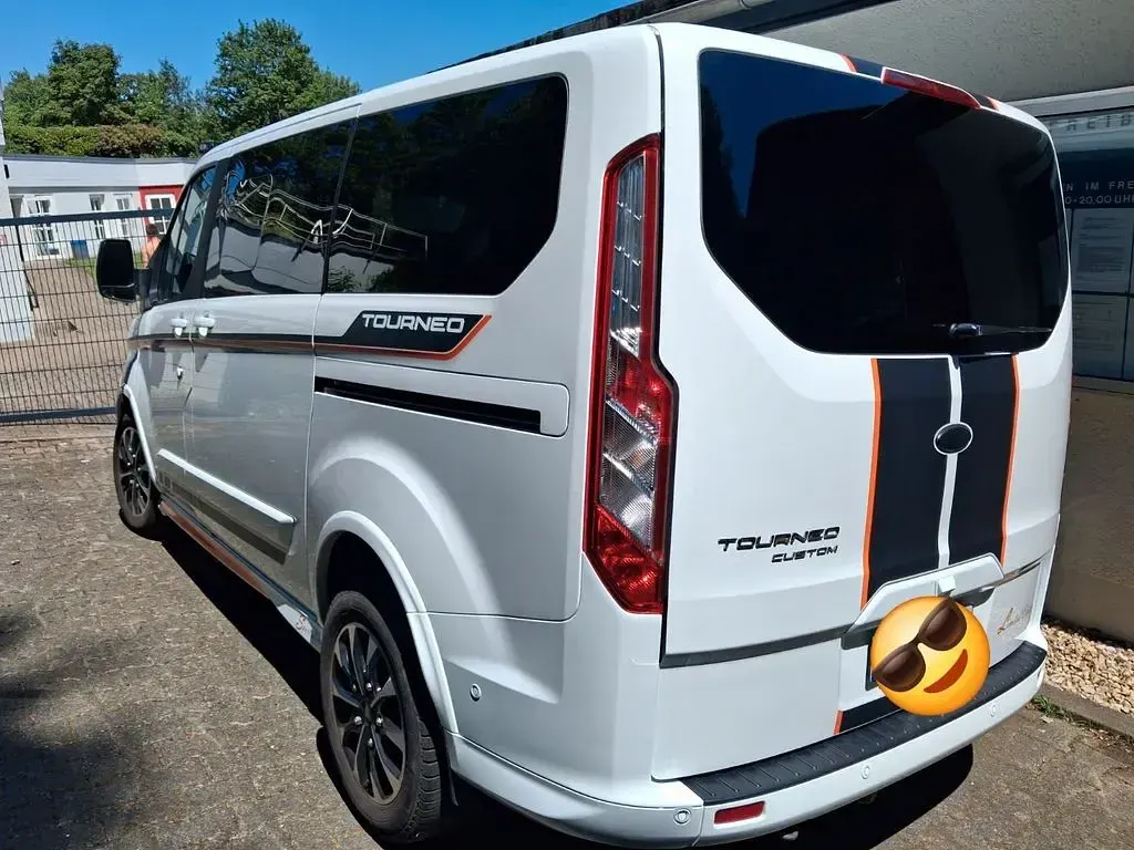 Gebraucht Ford Tourneo 185 PS (136 kW) 2021 Weiß Van / Kleinbus