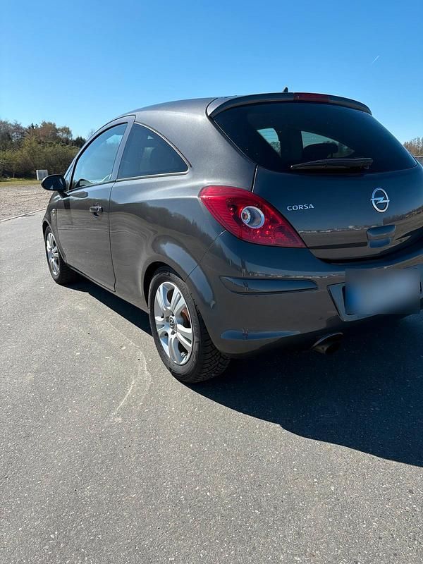 Second-hand Opel Corsa 69 CP (50 kW) 2011 Maro Hatchback