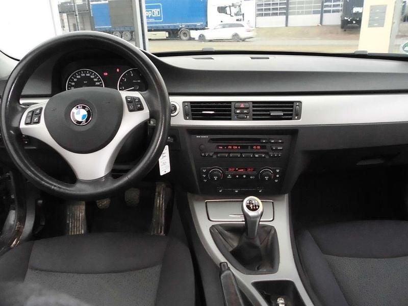 Gebraucht BMW 320 Sport Line 150 PS (110 kW) 2006 Schwarz Limousine