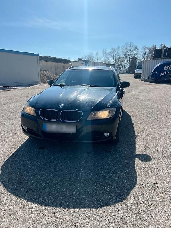 Gebraucht BMW 320 184 PS (135 kW) 2011 Schwarz Kombi
