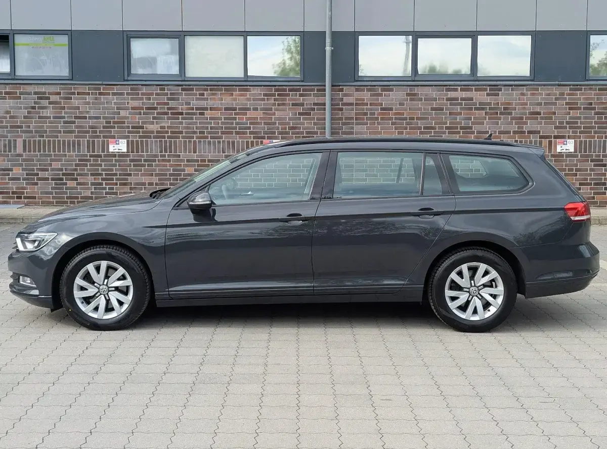 Gebraucht VW Passat Trendline 150 PS (110 kW) 2018 Grau Kombi