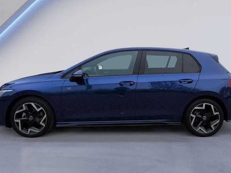 Gebraucht VW Golf VIII R-line 150 PS (110 kW) 2025 Lapiz blue metallic Limousine