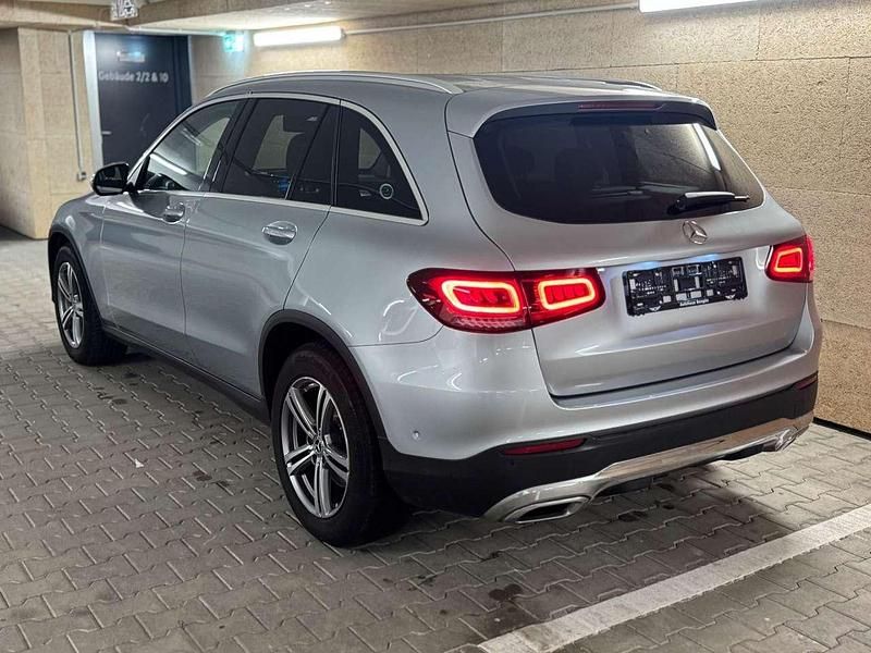 Gebraucht Mercedes GLC200 163 PS (119 kW) 2021 Silber SUV