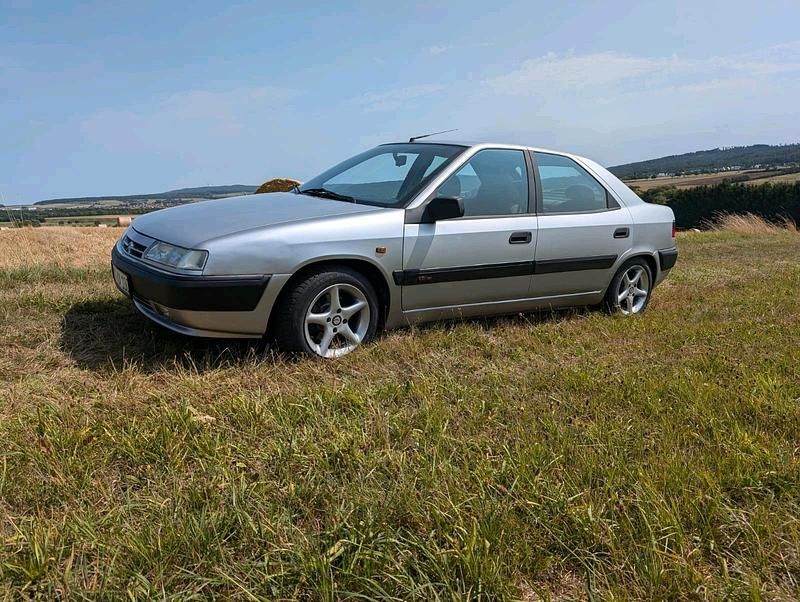 Silber Gebraucht 1995 Citroën Xantia Limousine | 2.000 € - Bild 1/4
