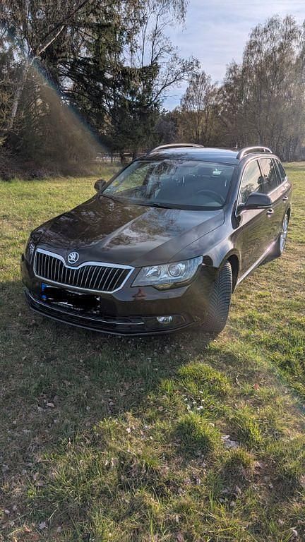 Gebraucht Skoda Superb Exclusive 140 PS (102 kW) 2014 Braun Kombi